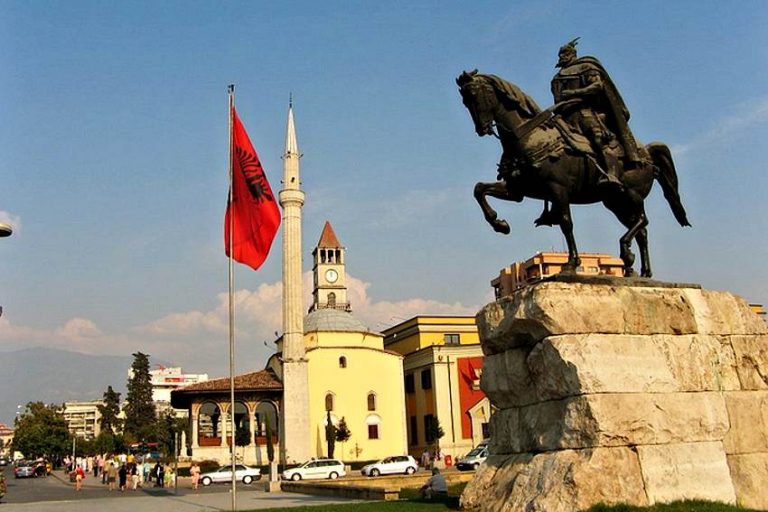 Столица Албании - Тирана. Краткая история города.