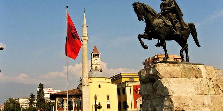 Столица Албании - Тирана. Краткая история города.