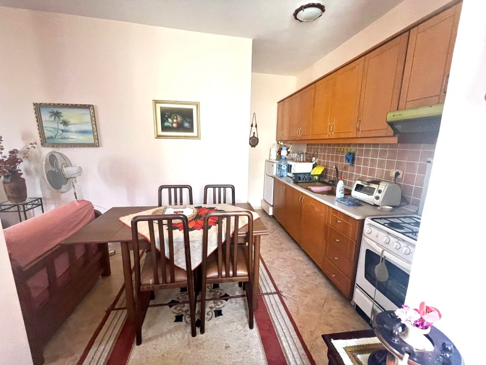 Two-room apartment in a well maintained building with a sea view 1+1, 70m2. Durres