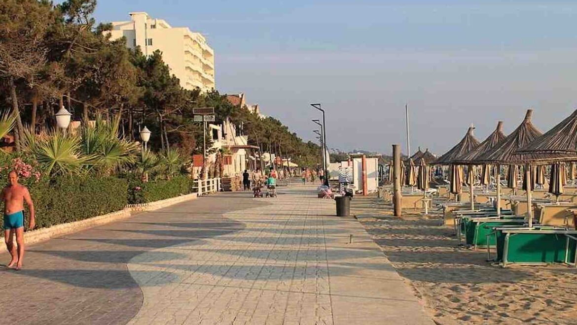 Spacious studio suite with balcony. 42 m2. Durres