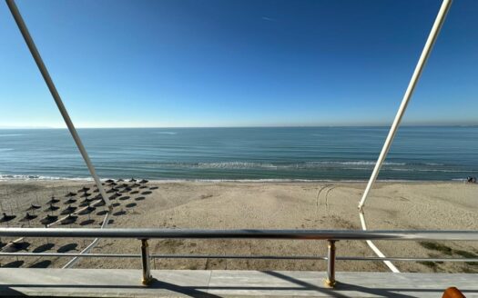 Апартамент на первой линии + гараж 32 м2